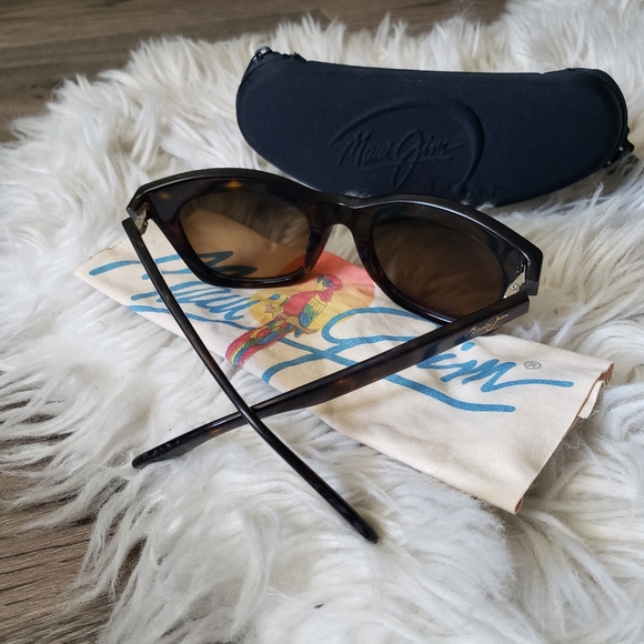 MAUI JIM - Sunglasses & case - Picture 14 of 16